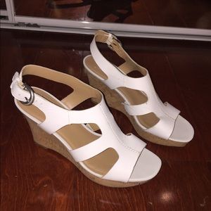 NEW FRANCO SARTO SIZE 9 WHITE HEELS